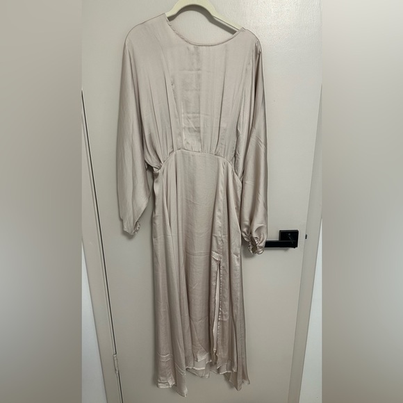 Astr the label MARIN DOLMAN SLEEVE MIDI DRESS - champagne - Picture 5 of 7